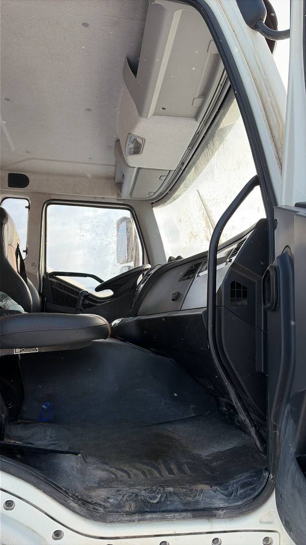 FAW CA3310P66K24T4E5 8х4,  122 050 км, 2022 года