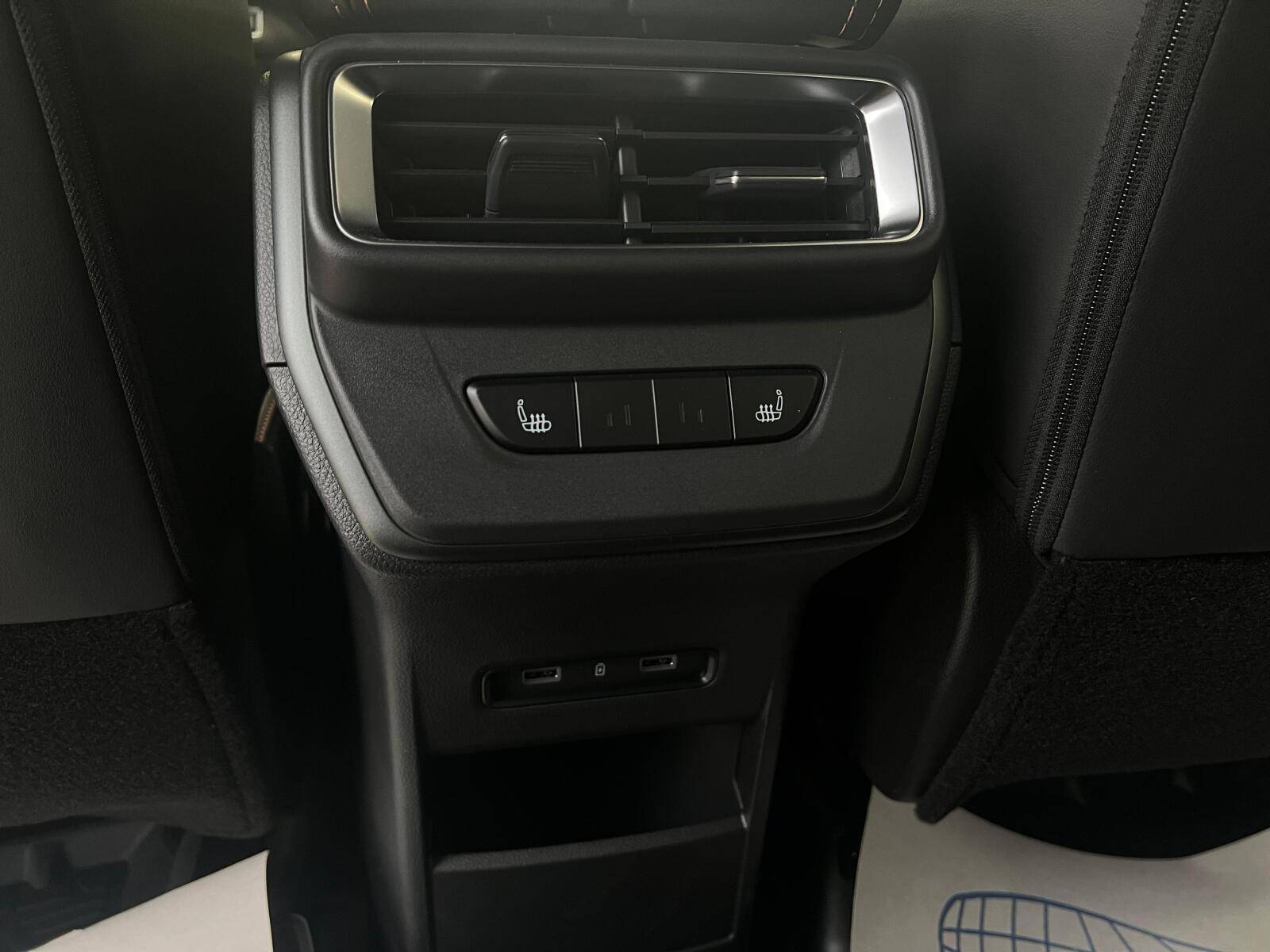 Geely Okavango Flagship 2.0T 7DCT 2WD