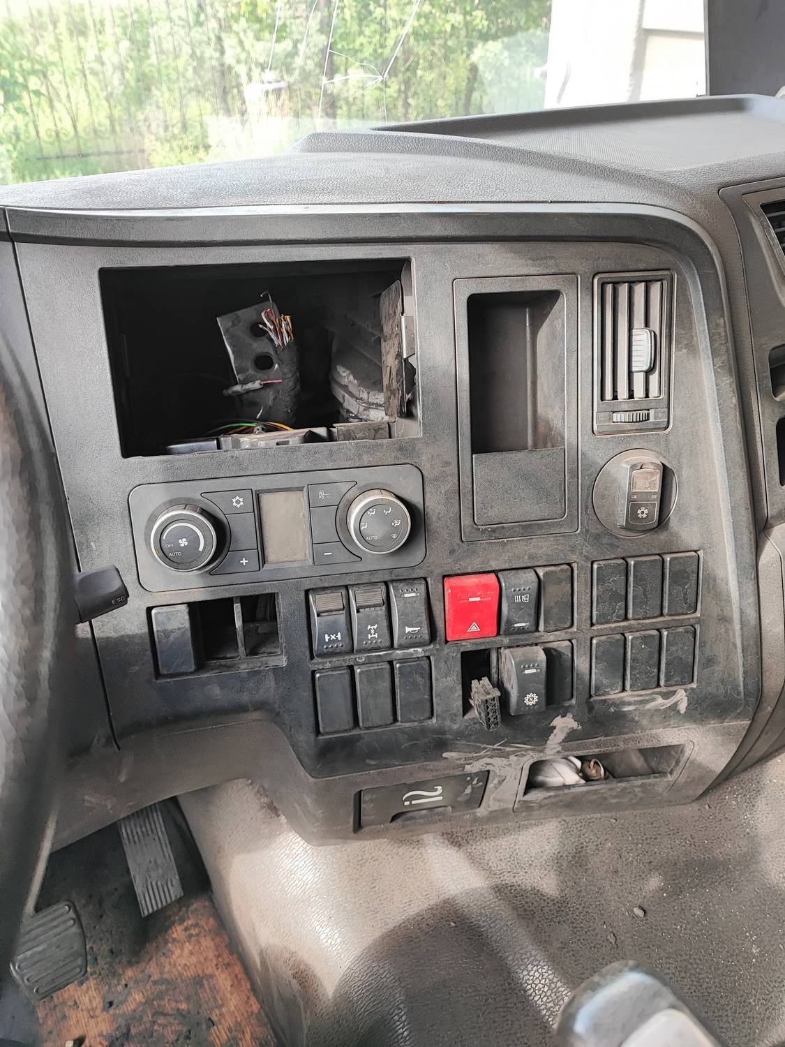 Shacman SX33186T366,  100 000 км, 2020 года