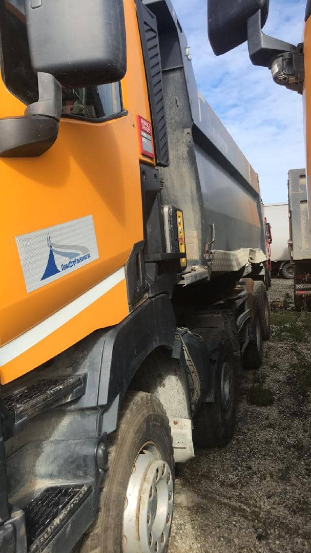 Renault K 430 8X4 (Day cab),  500 000 км, 2020 года в лизинг