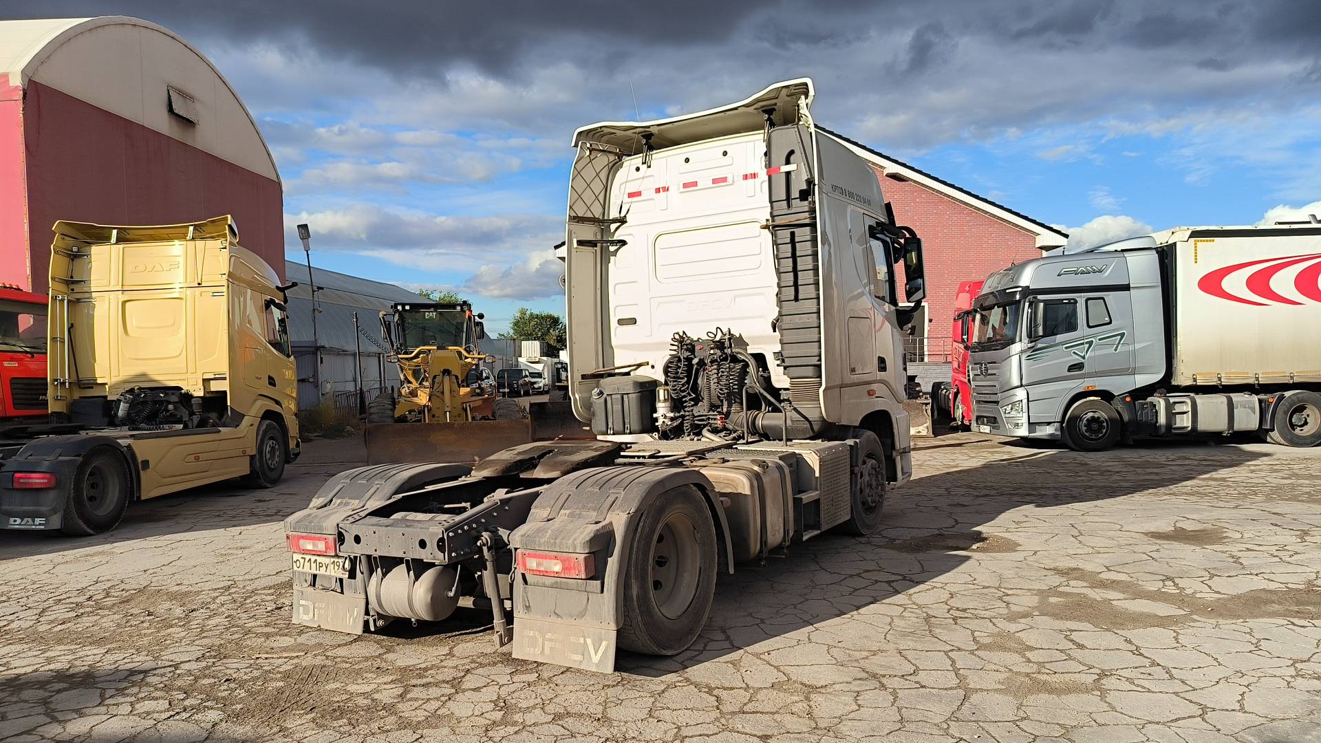 DongFeng DFH4180 4x2,  217 907 км, 2022 года в лизинг