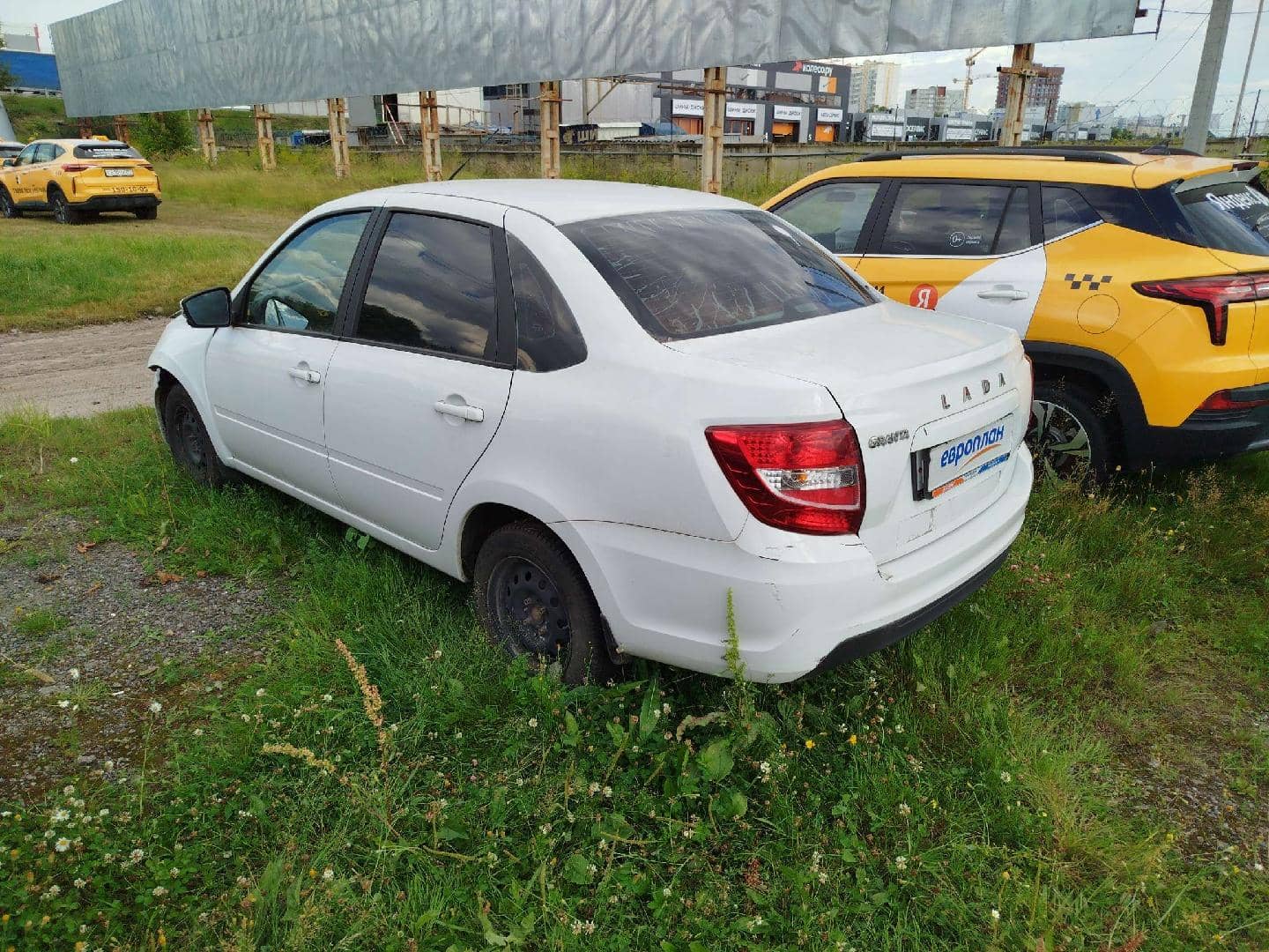 Lada Granta седан,  60 000 км, 2023 года в лизинг