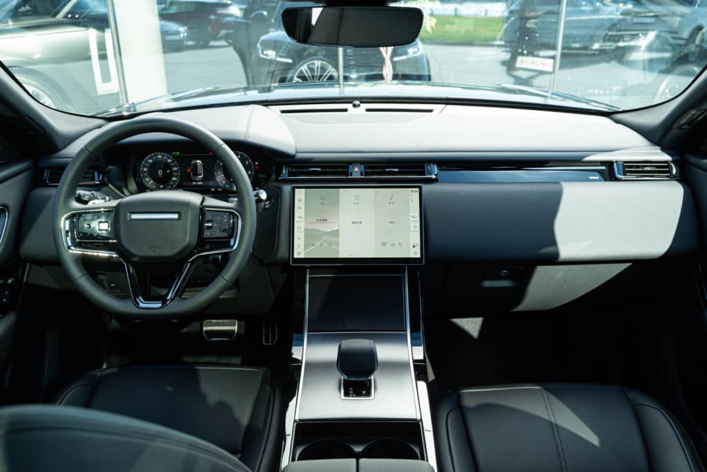 Land Rover Velar 2.0 250 Дайнэмик СЕ (Dynamic SE)