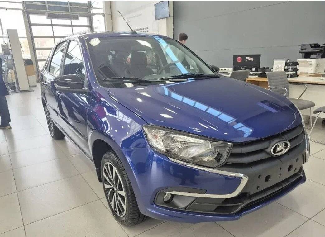 Lada Granta седан #CLUB 24 1.6 90hp 5MT