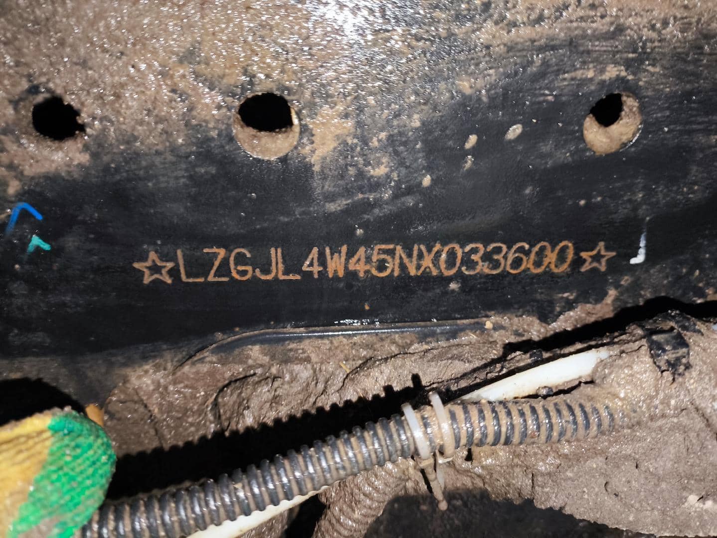 Shacman SX42584W324,  235 138 км, 2022 года в лизинг