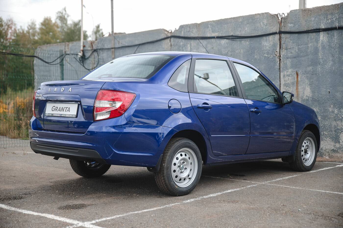 Lada Granta седан Comfort 1.6 90hp 5MT