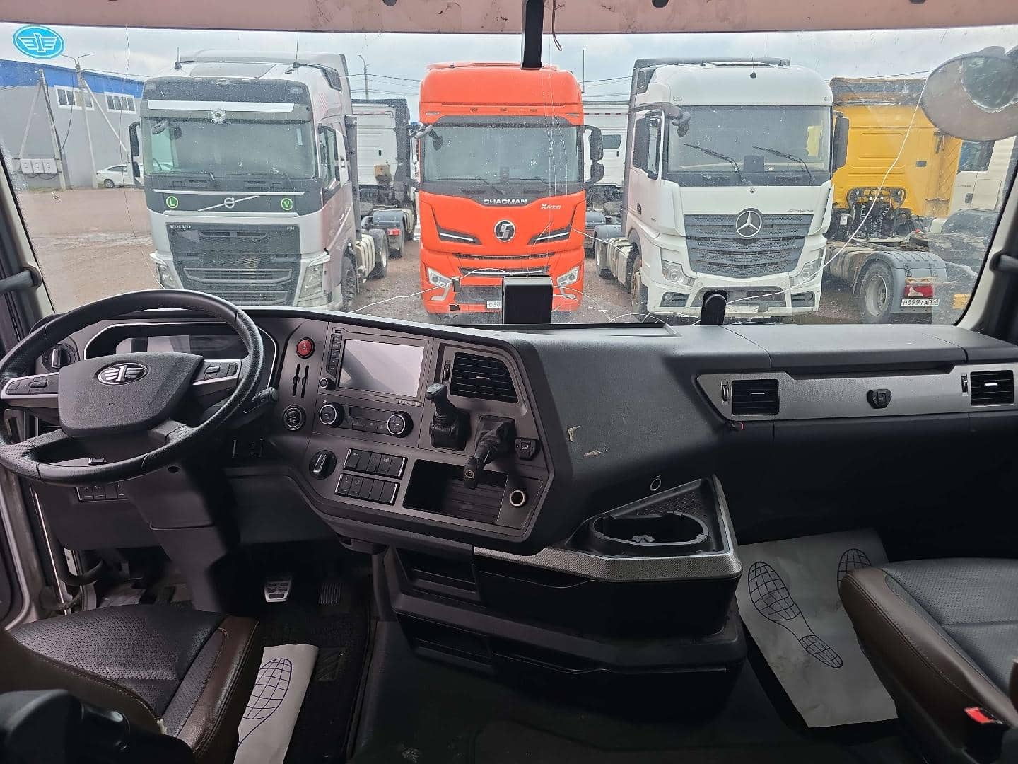 FAW CA4180P77K25E5 4x2,  327 783 км, 2023 года в лизинг
