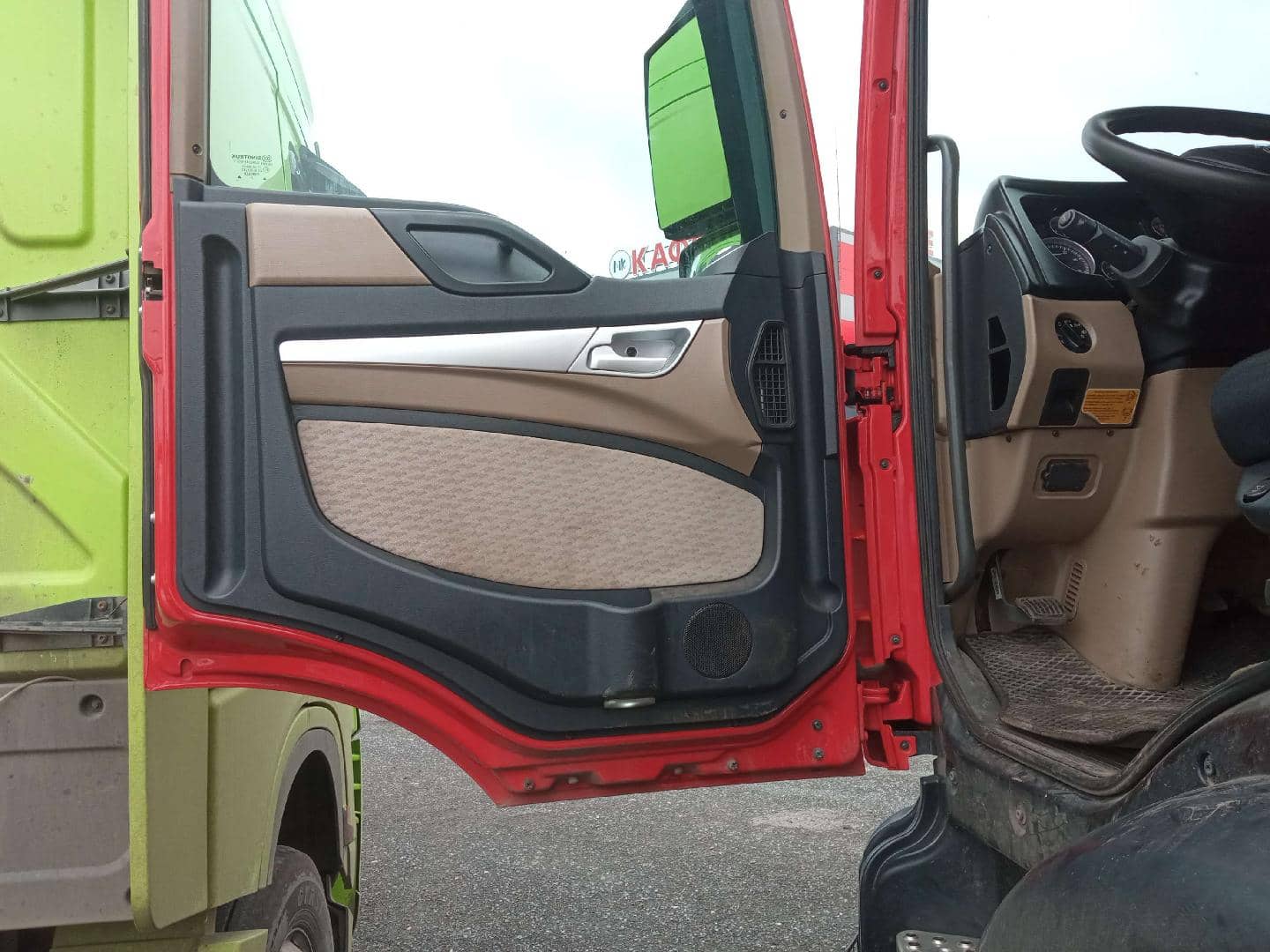 HOWO ZZ3257V384GE1 6x4,  114 200 км, 2023 года в лизинг