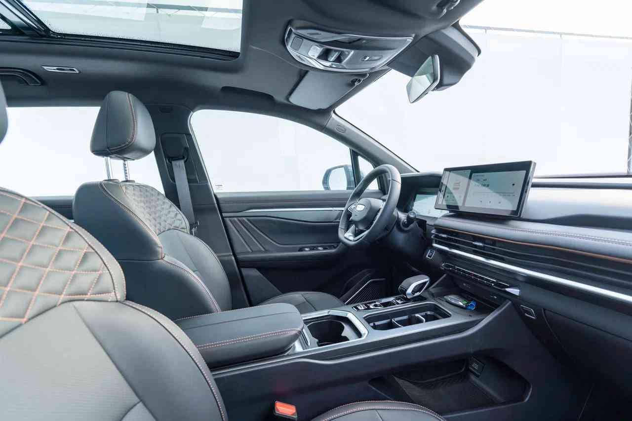 Geely Okavango Flagship 2.0T 7DCT 2WD