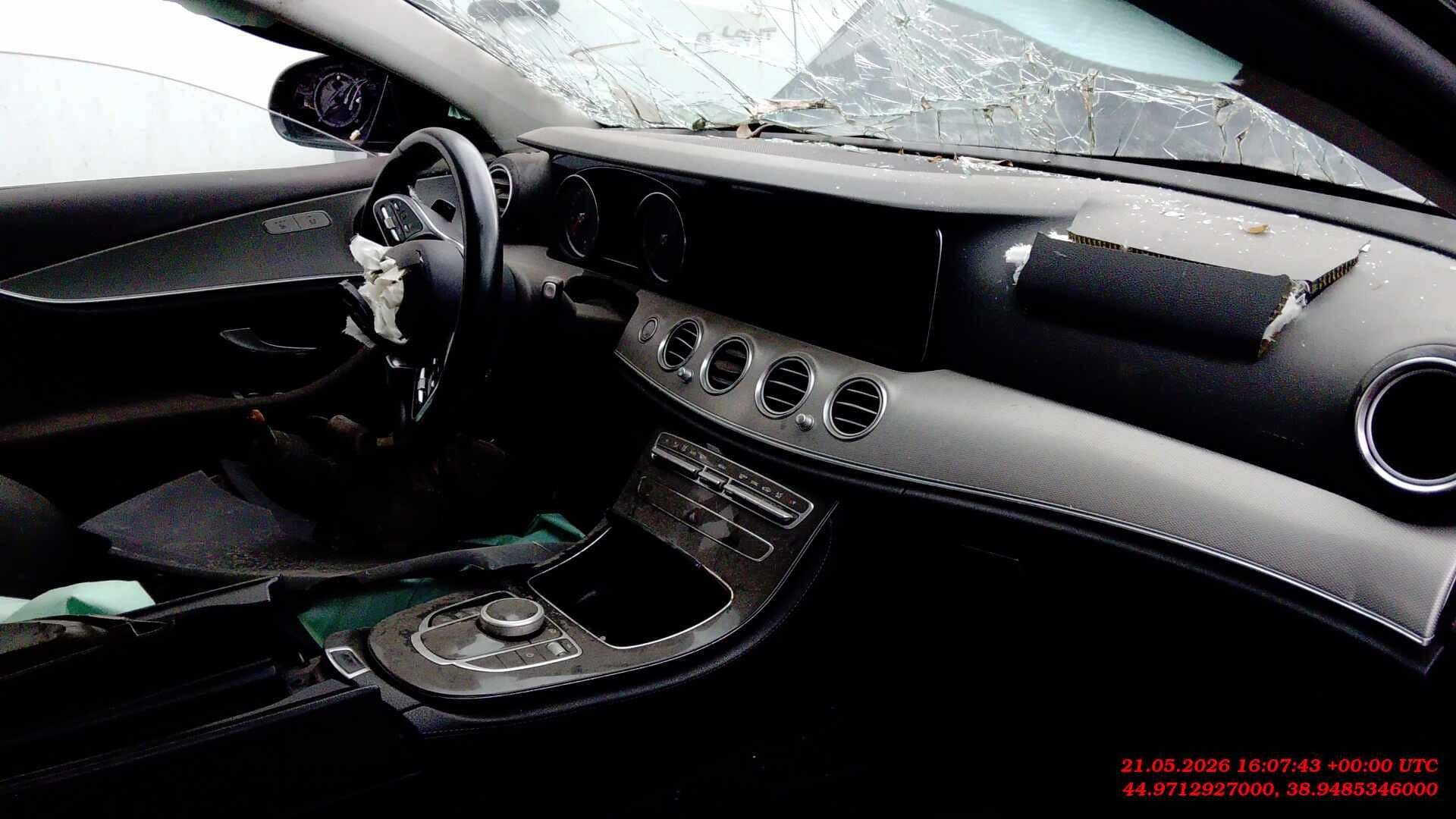 Mercedes-Benz E седан,  100 000 км, 2018 года