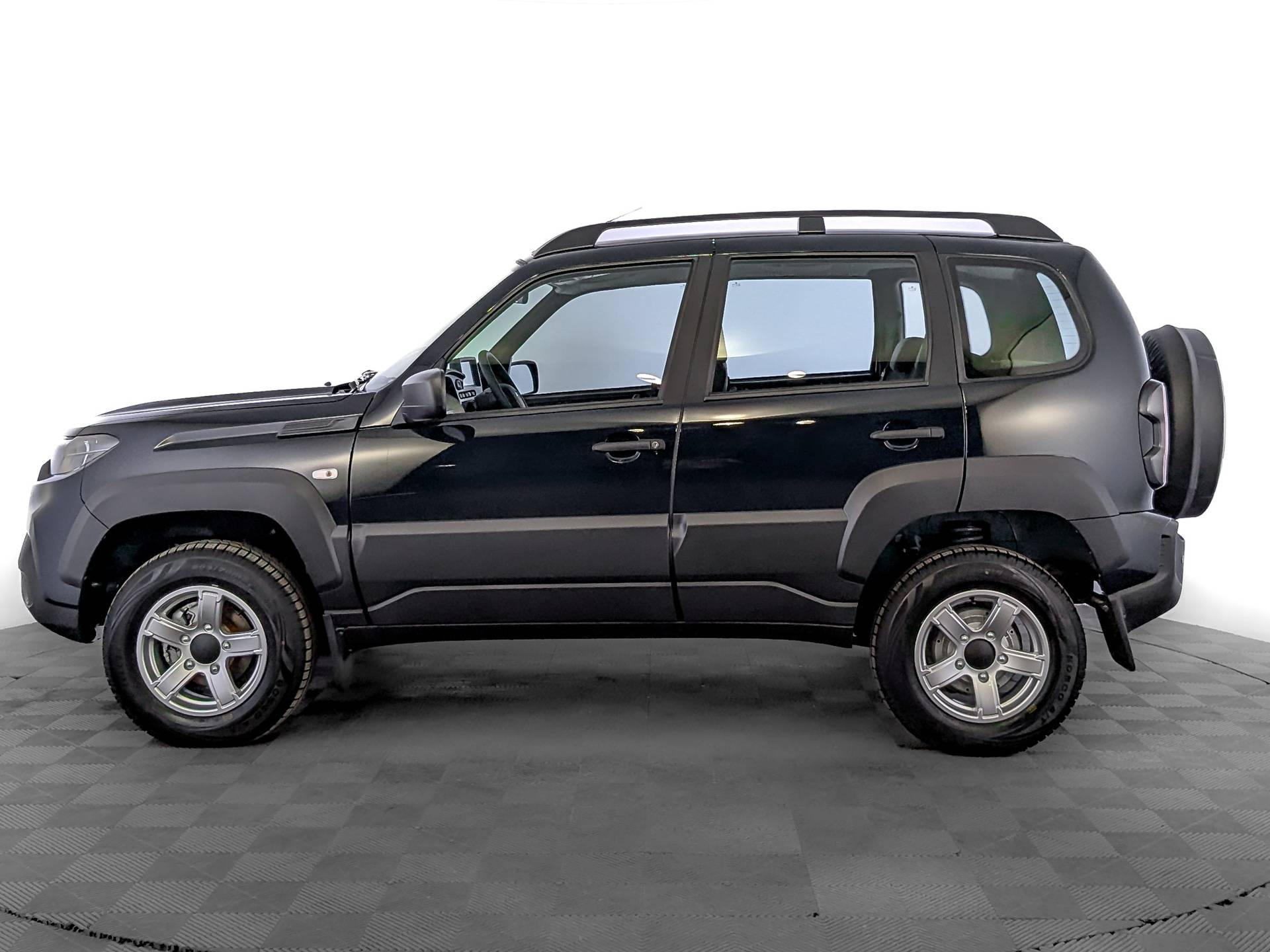 Lada Niva Travel Comfort 24 MMS 1.7 80hp 5MT