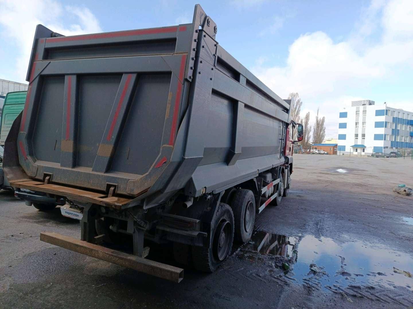 HOWO Sitrak C7H 8x4,  256 969 км, 2022 года в лизинг