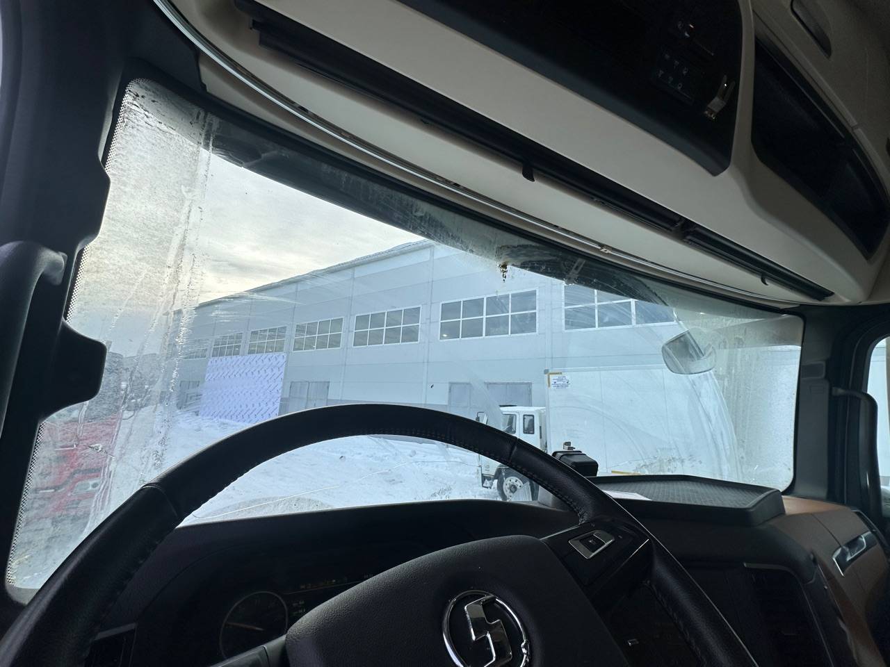 Shacman SX4188YY381,  215 706 км, 2023 года в лизинг