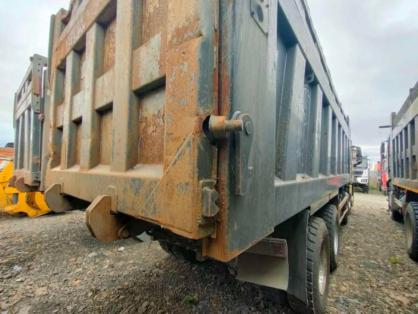 Shacman SX331863366 (скальный кузов),  84 442 км, 2023 года в лизинг