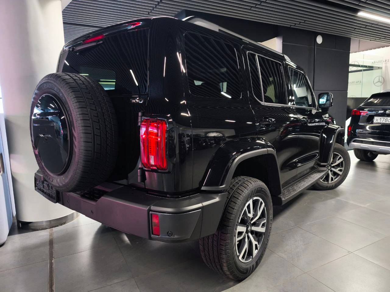 Tank 300 Премиум 2.0 АТ полный привод