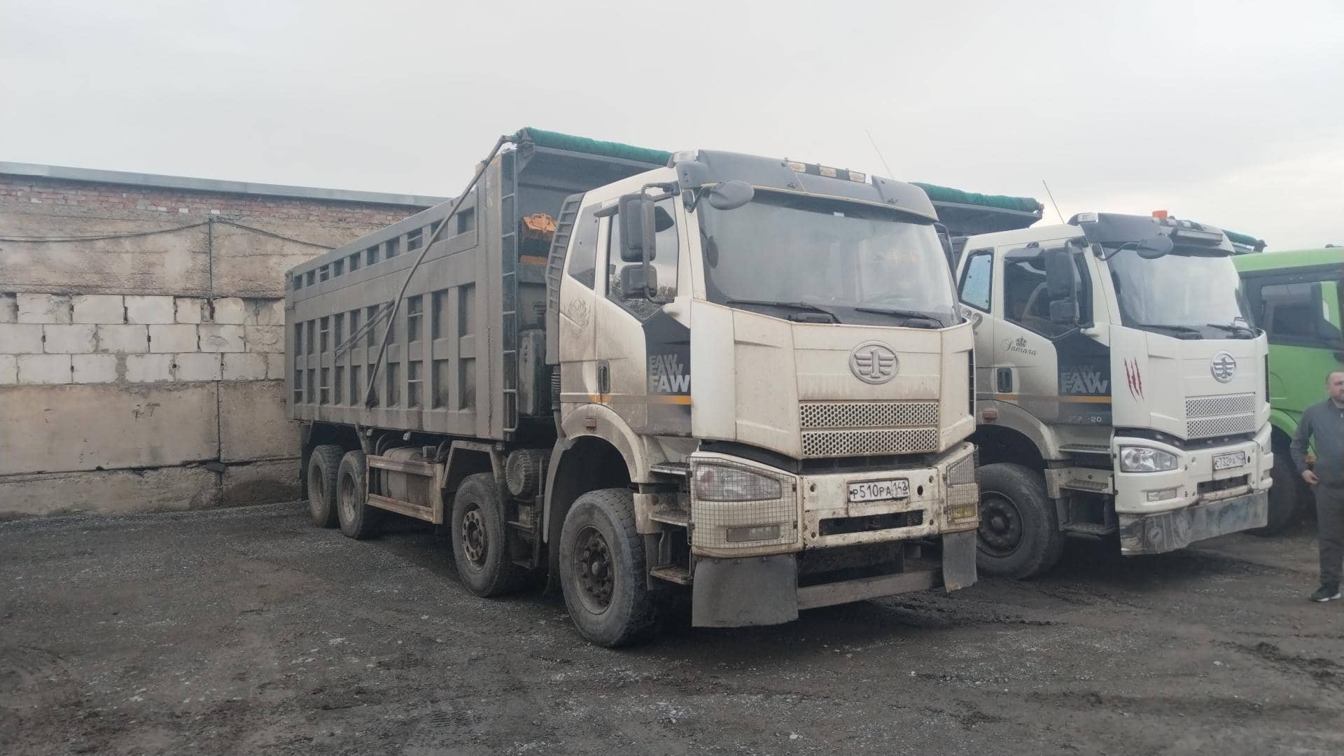 FAW CA3310P66K24T4E5 8х4,  311 819 км, 2023 года в лизинг