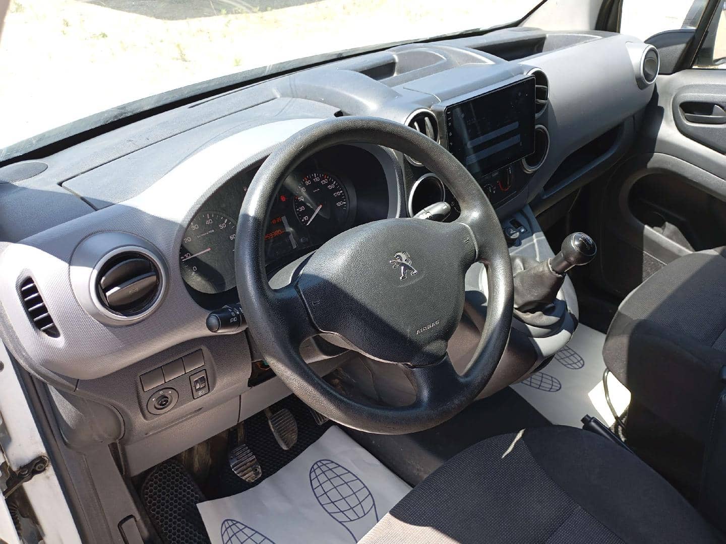 Peugeot Partner,  259 380 км, 2017 года в лизинг