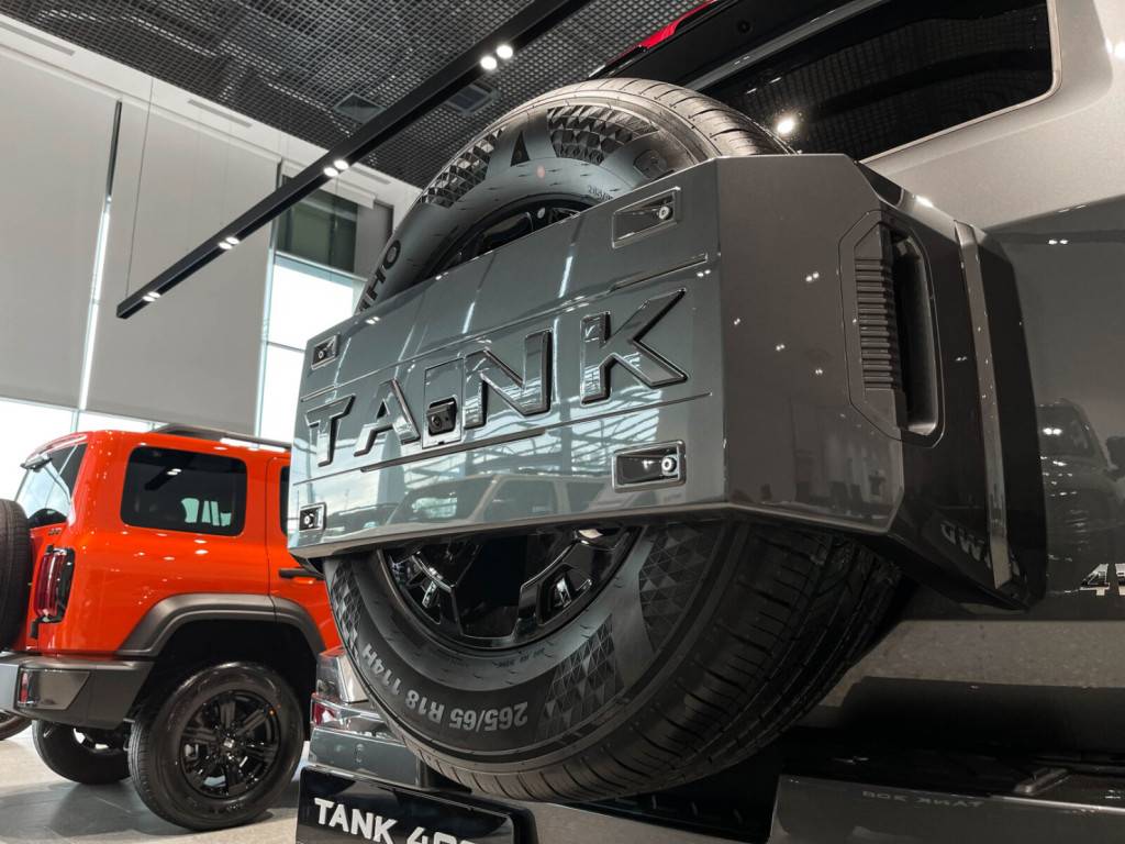 Tank 400 2.0T AT 4WD Premium