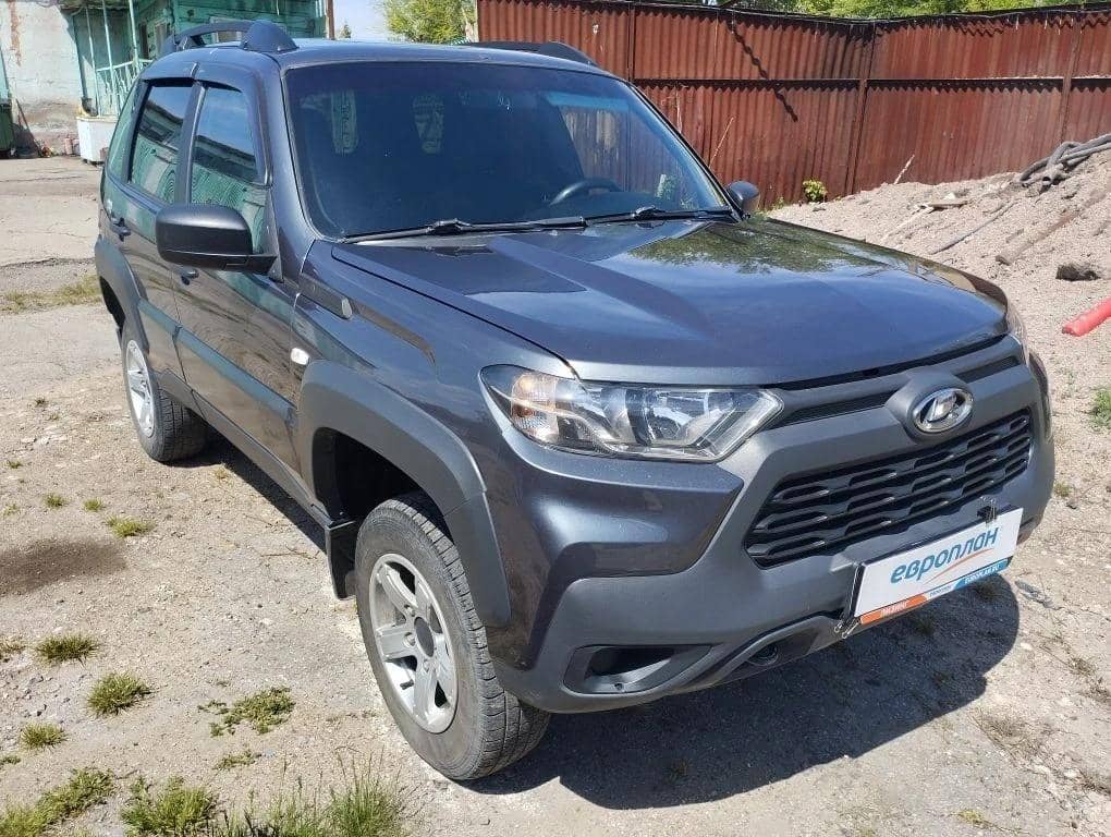 Lada Niva Travel