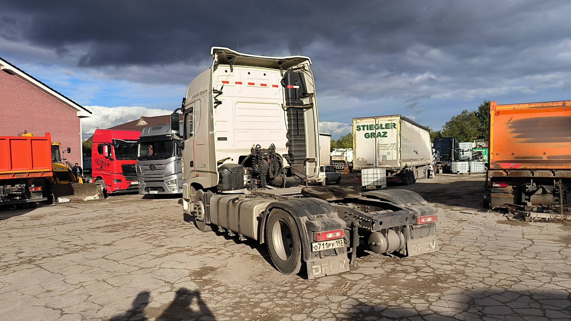 DongFeng DFH4180 4x2,  217 907 км, 2022 года в лизинг