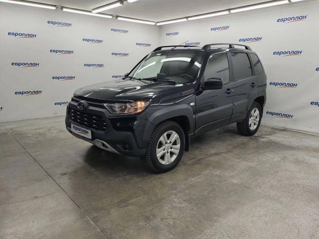 Lada Niva Travel