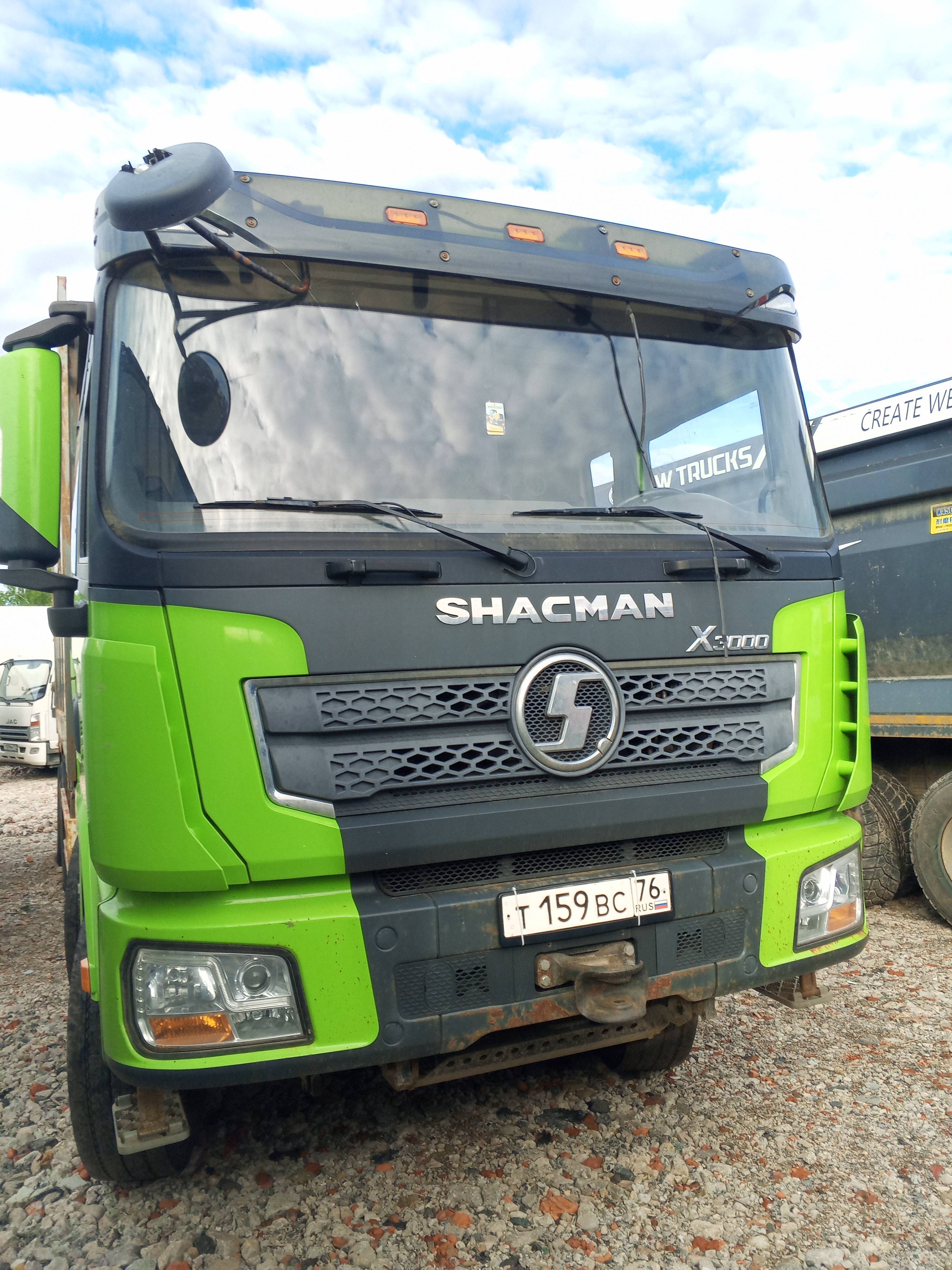 Shacman SX33186W366C,  128 683 км, 2023 года
