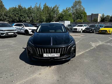 Hongqi E-QM5