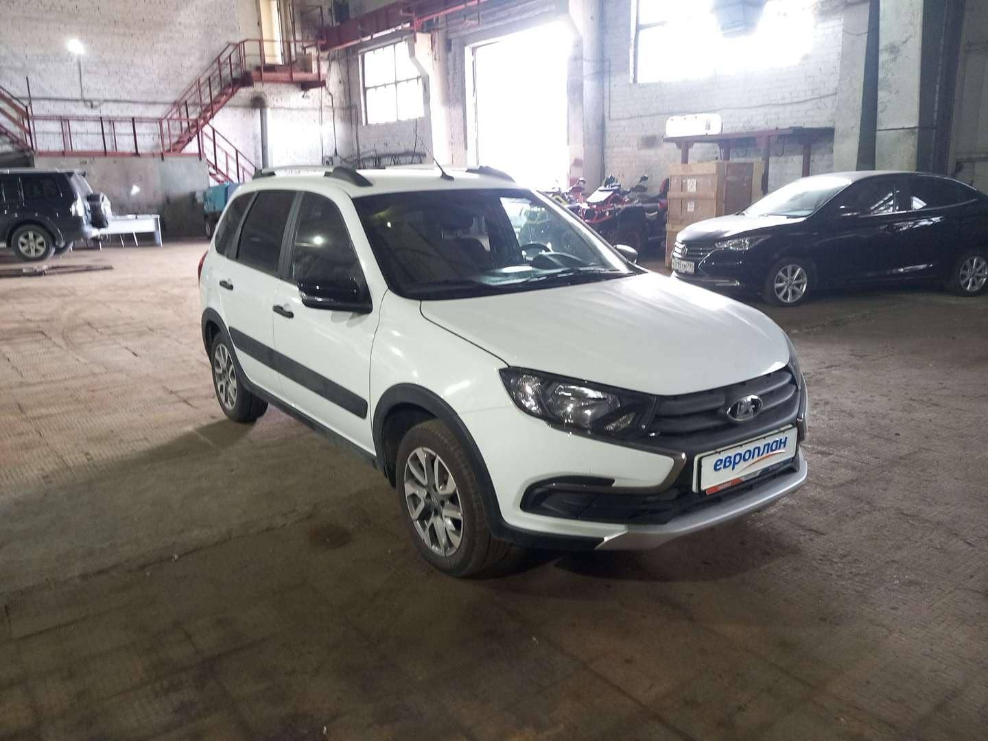 Lada Granta Кросс,  11 946 км, 2023 года в лизинг