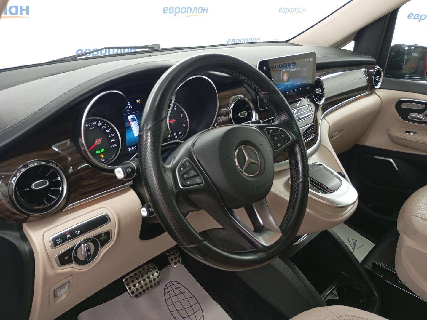 Mercedes-Benz V,  249 307 км, 2021 года в лизинг