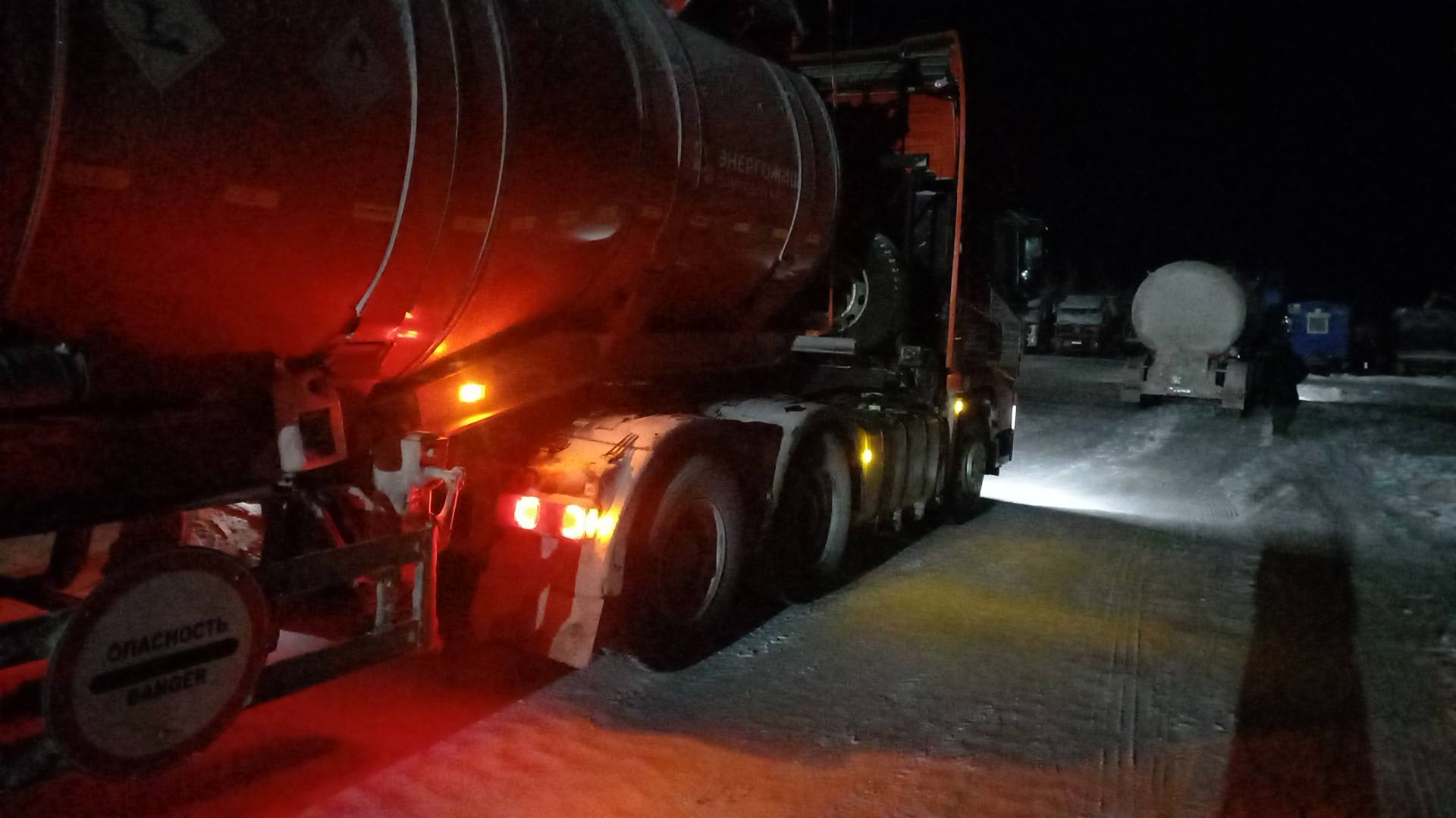 Shacman SX42584V324,  287 856 км, 2022 года в лизинг