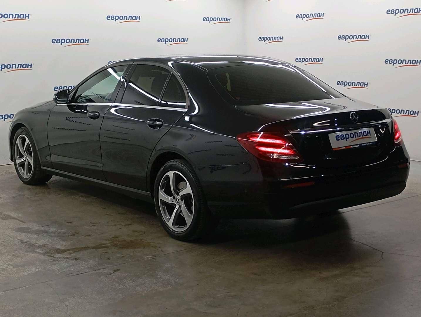 Mercedes-Benz E седан,  257 236 км, 2020 года в лизинг