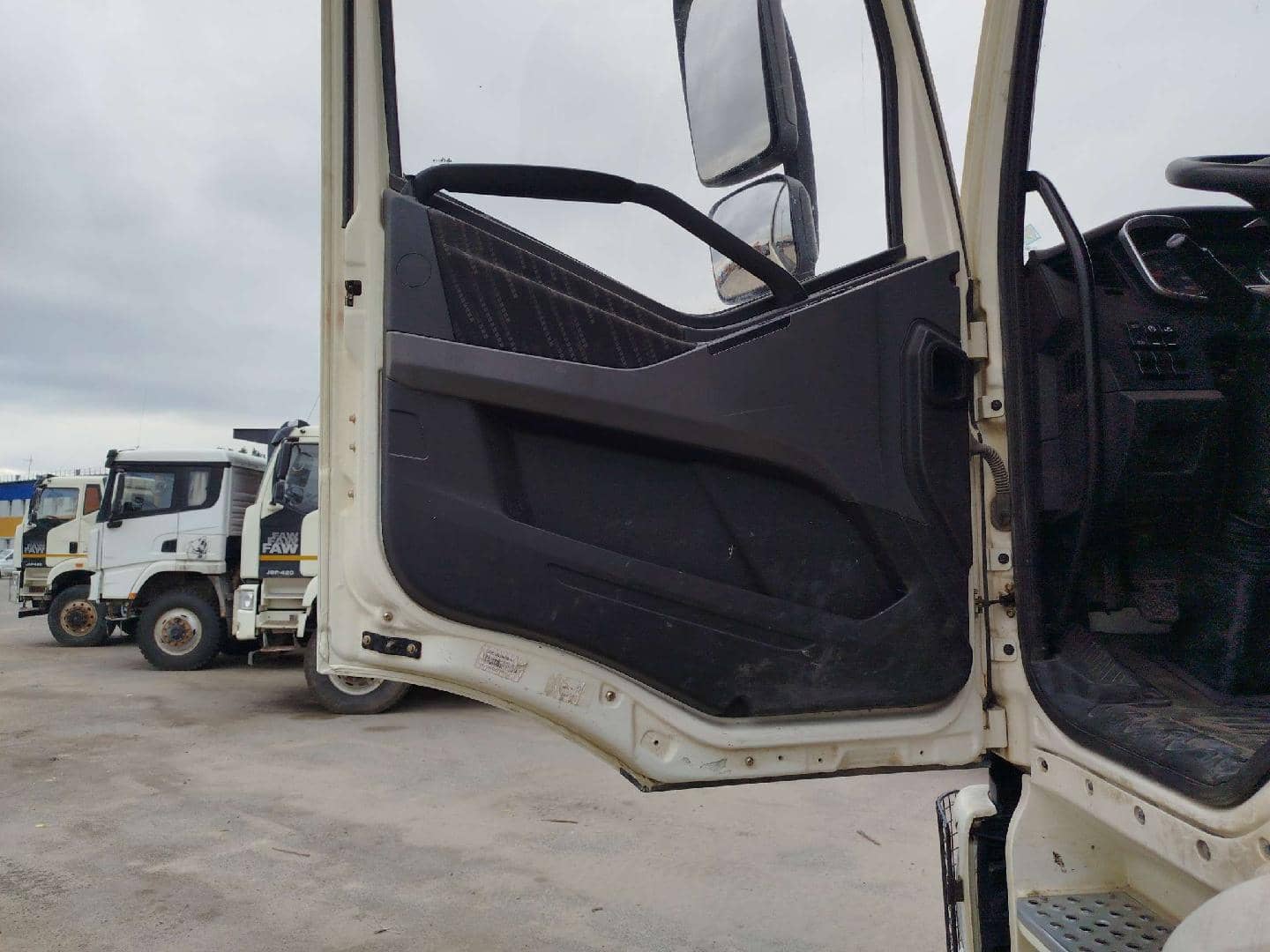 FAW CA3250P66K24L1TE5 6x6,  127 150 км, 2023 года в лизинг