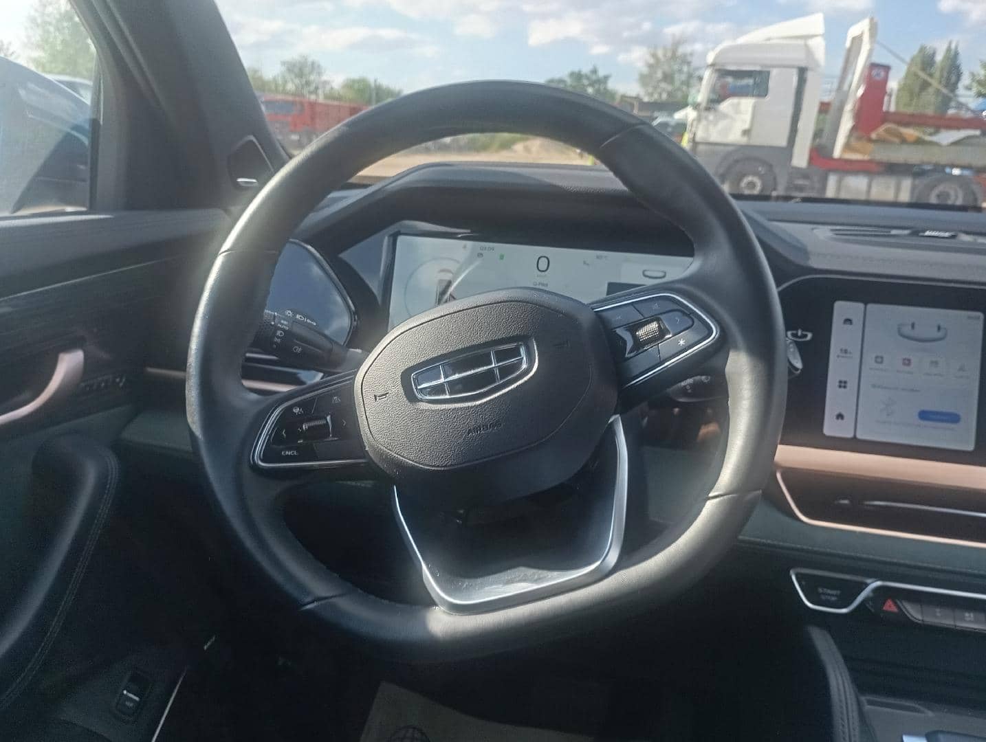 Geely Monjaro,  99 898 км, 2023 года в лизинг