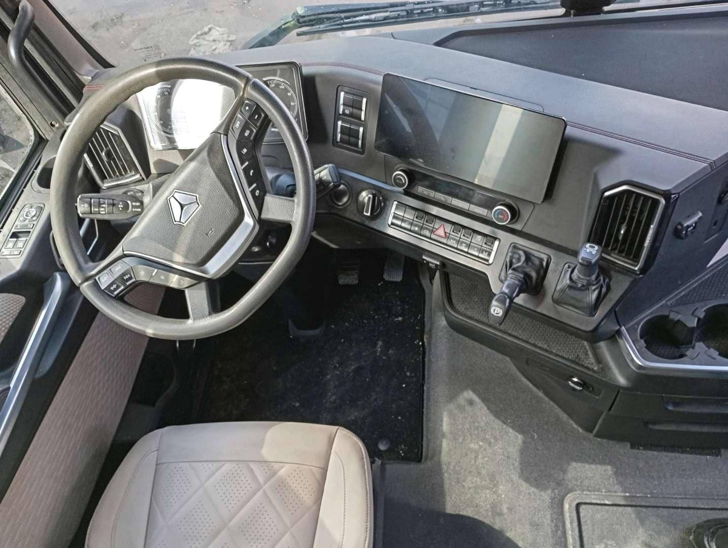 Sitrak С7Н MAX 6×4 ZZ4256V364HE,  273 194 км, 2023 года в лизинг