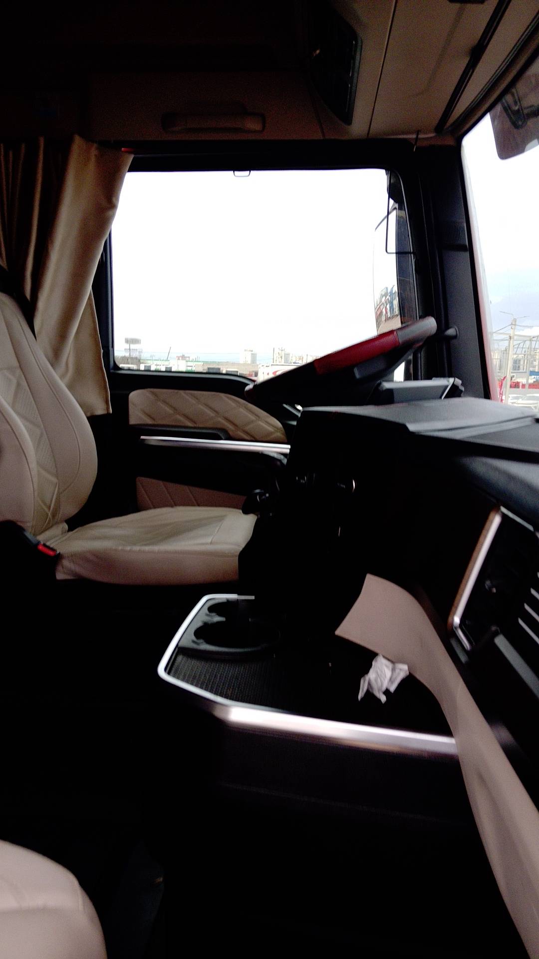 Sitrak C7H MAX ZZ4186V391HE,  242 122 км, 2023 года в лизинг