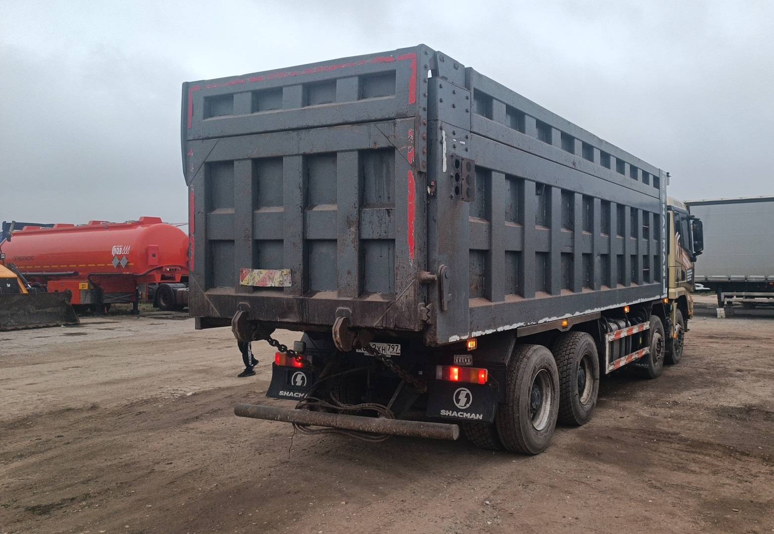 Shacman SX33186T366C,  240 488 км, 2022 года в лизинг