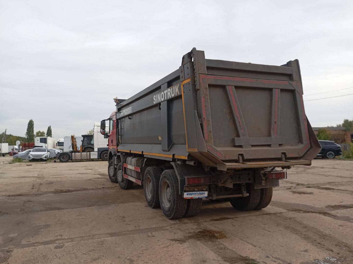 HOWO ZZ3317V386GE1 8х4,  317 914 км, 2023 года в лизинг