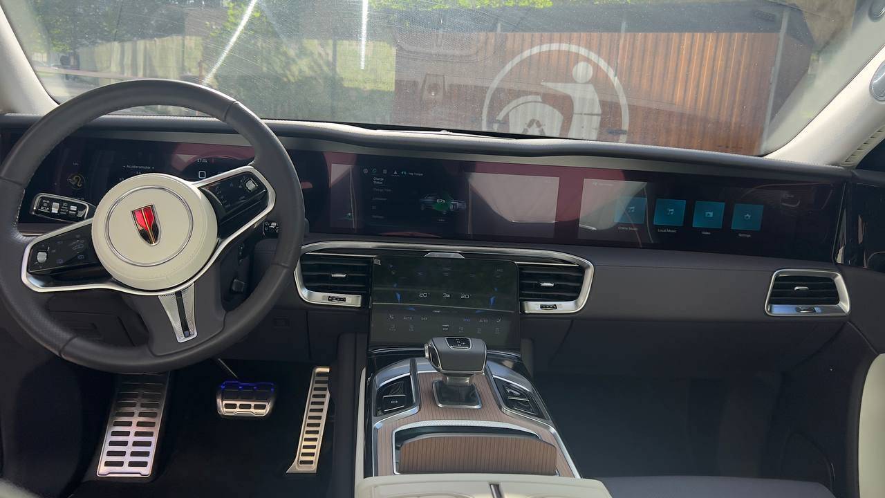 Hongqi E-HS9,  12 650 км, 2023 года в лизинг