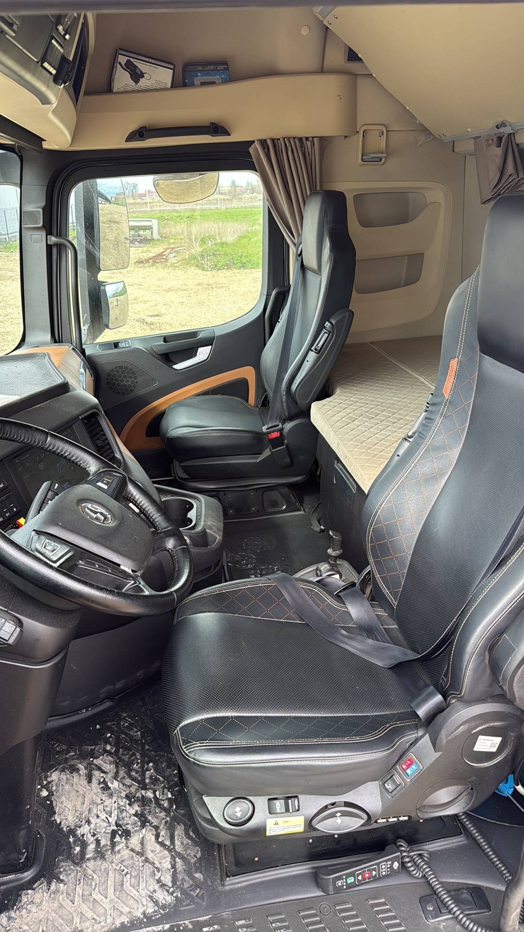 Shacman SX4188YY381,  230 077 км, 2024 года в лизинг