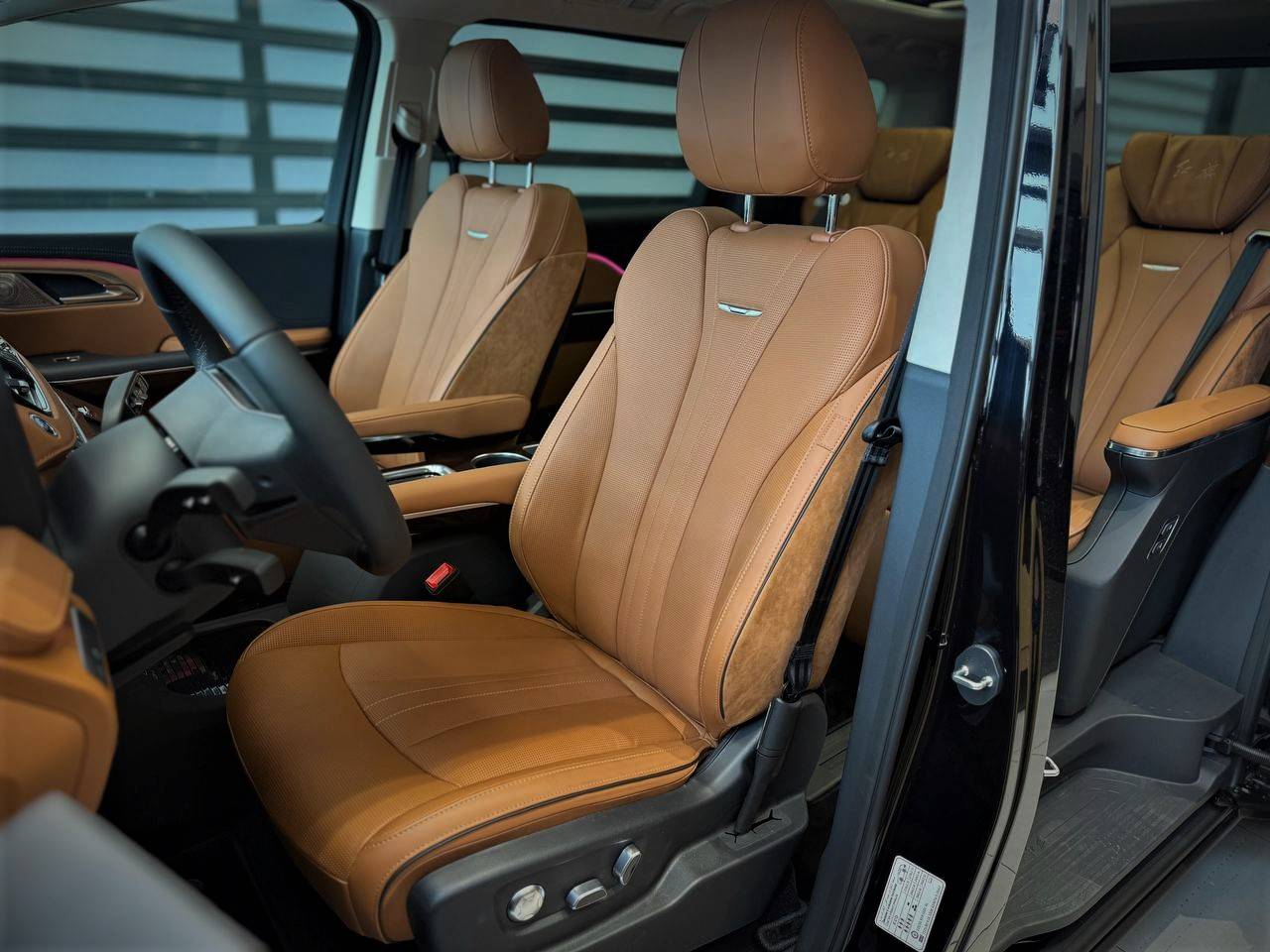 Hongqi HQ9 2.0Т Делюкс (Deluxe)