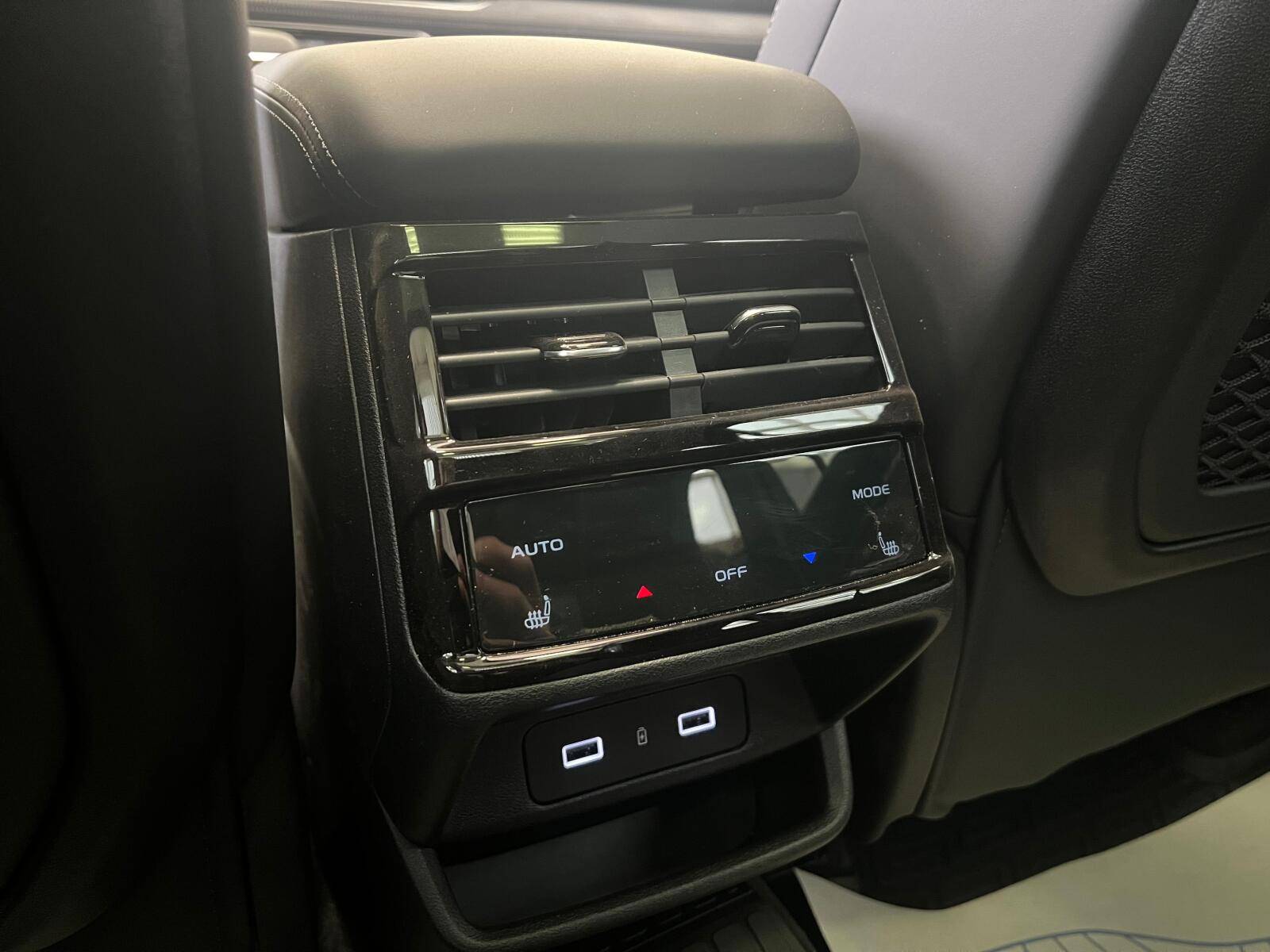 Geely Monjaro Flagship 2.0T (238 hp) 8AT 4WD
