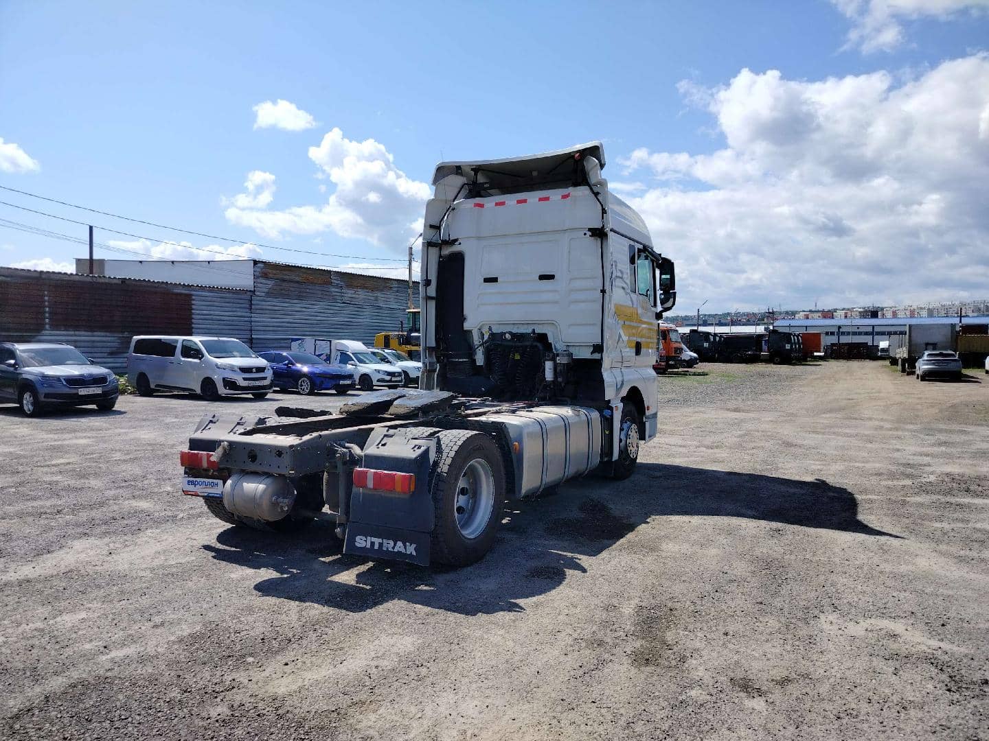 Sitrak C7H 4x2 ZZ4186V361HE,  593 472 км, 2022 года в лизинг