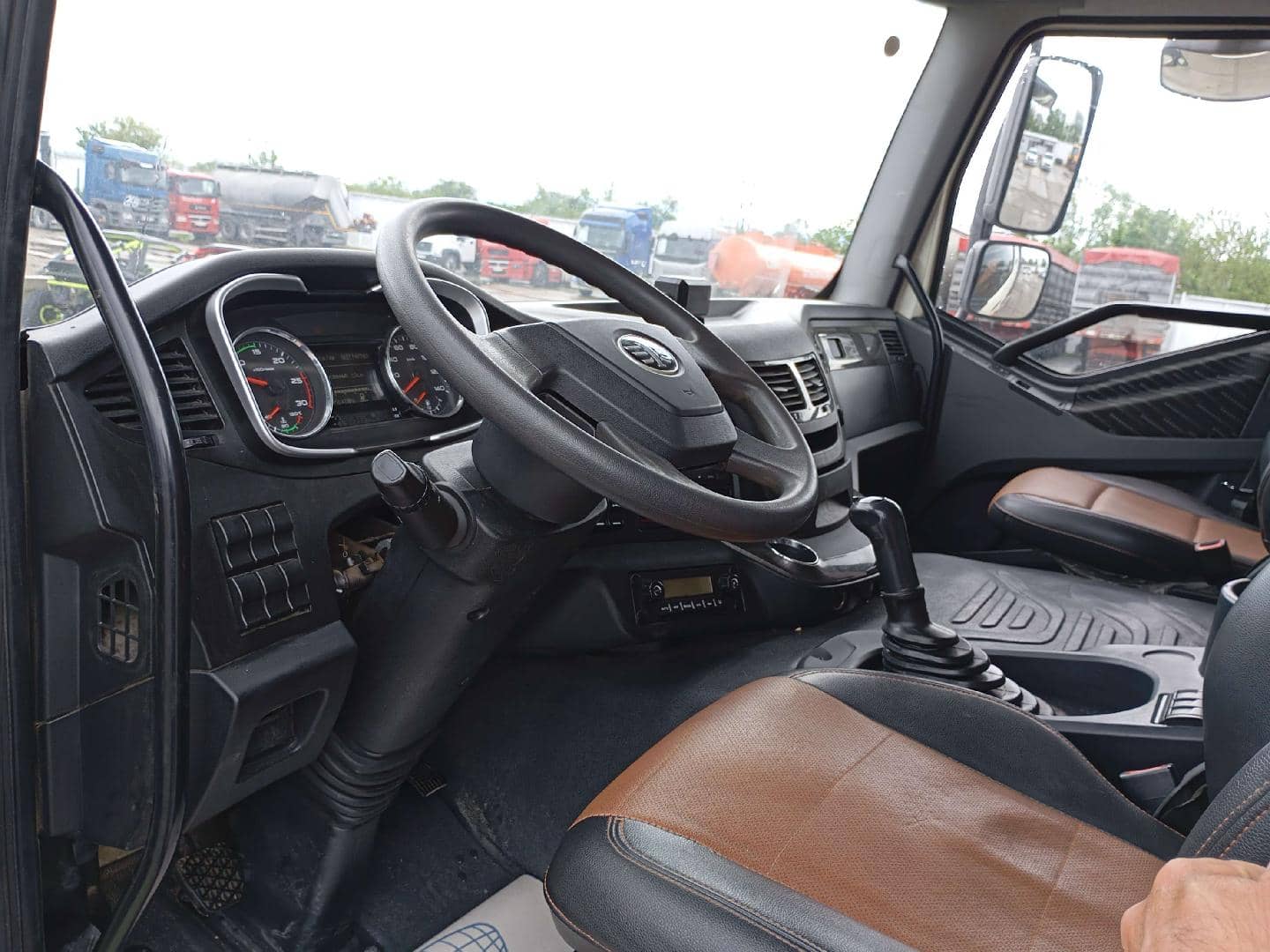 FAW CA3250P66K24T1E5 6х4,  235 335 км, 2023 года в лизинг