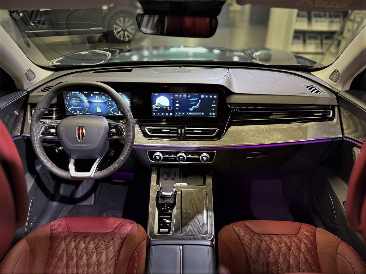 Hongqi HS5 Deluxe 2.0T AWD
