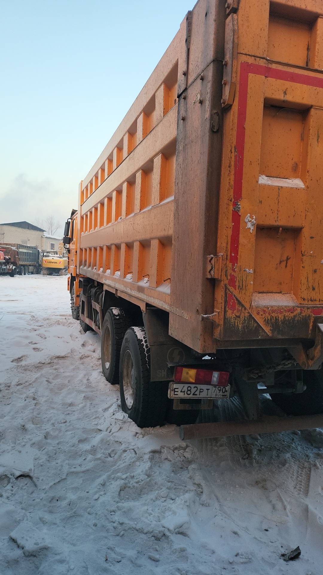 Shacman SX3318DT366 8x4,  150 000 км, 2021 года в лизинг