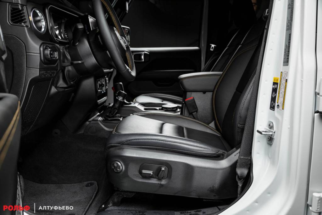 Jeep Wrangler Sahara 2.0T 8AT