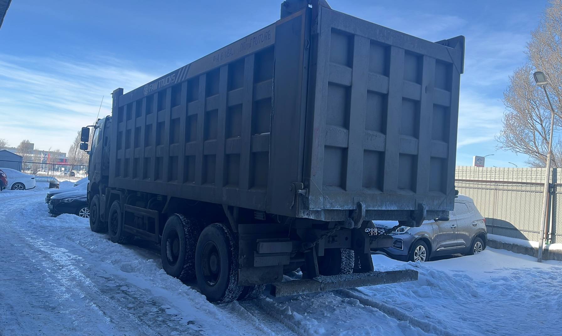 FAW CA3310P66K24T4E5 8х4,  326 792 км, 2021 года в лизинг