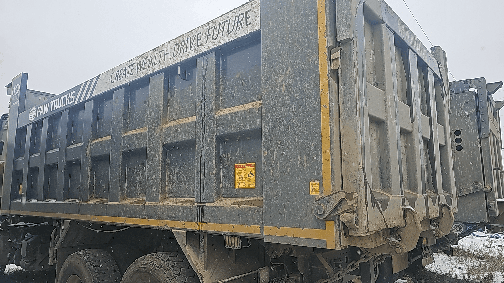 FAW CA3250P66K24T1E5 6х4,  82 155 км, 2022 года в лизинг