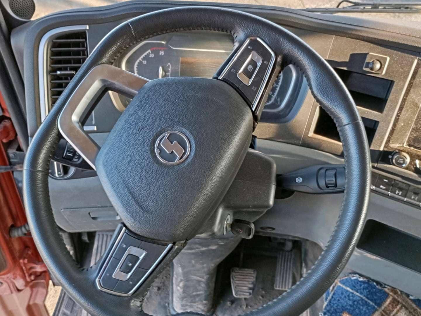 Shacman SX32586V385,  94 500 км, 2024 года в лизинг