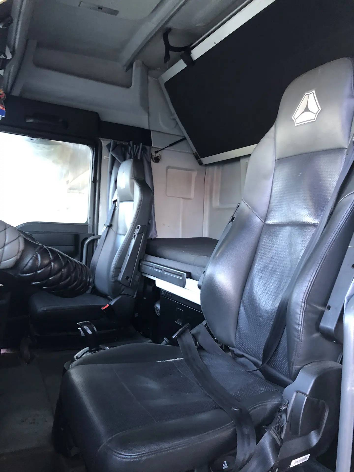 Sitrak C7H 4x2 ZZ4186V361HE,  397 475 км, 2023 года в лизинг